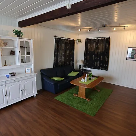 1 Soverom Med 1 Dobbeltseng, Benytt Alt I Huset Med Meg Og Andre Gjester